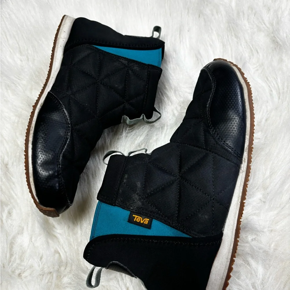 Teva Quilted Puffer Boots size women’s 5
